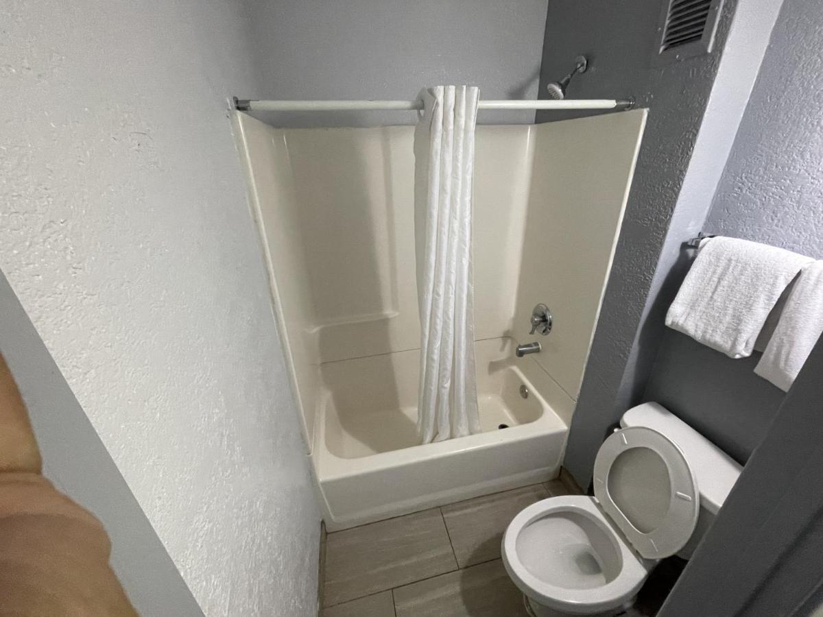 Extend-a-suites West 2*